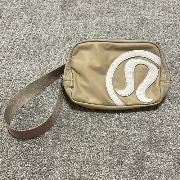lululemon athletica Handbags - Lululemon belt bag